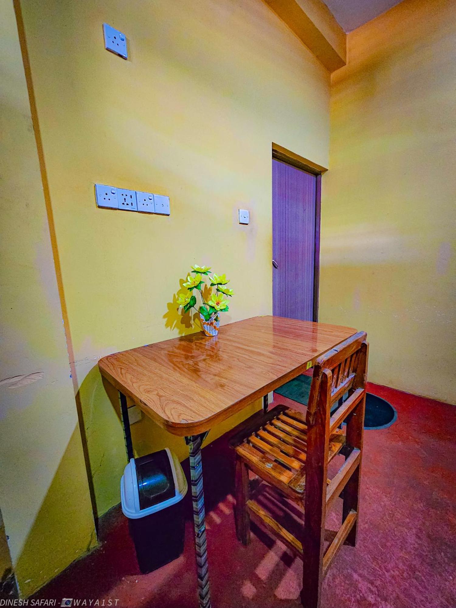 Dinesh Safari Homestay Удавалаве Экстерьер фото